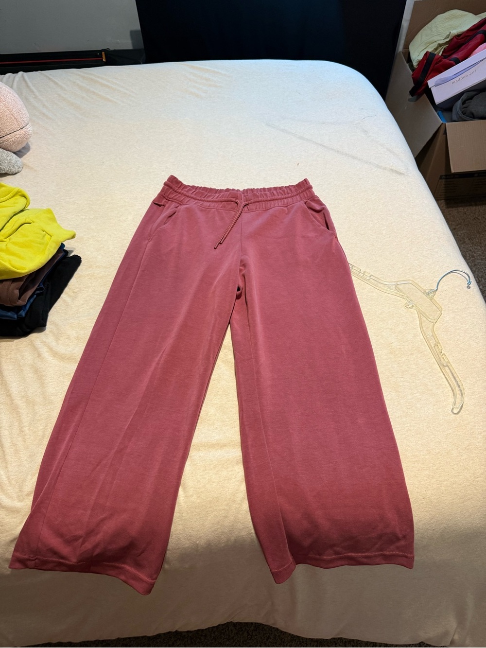 Athleta Womens Wide-Leg Cropped Pull-On Sweatpants in Rose